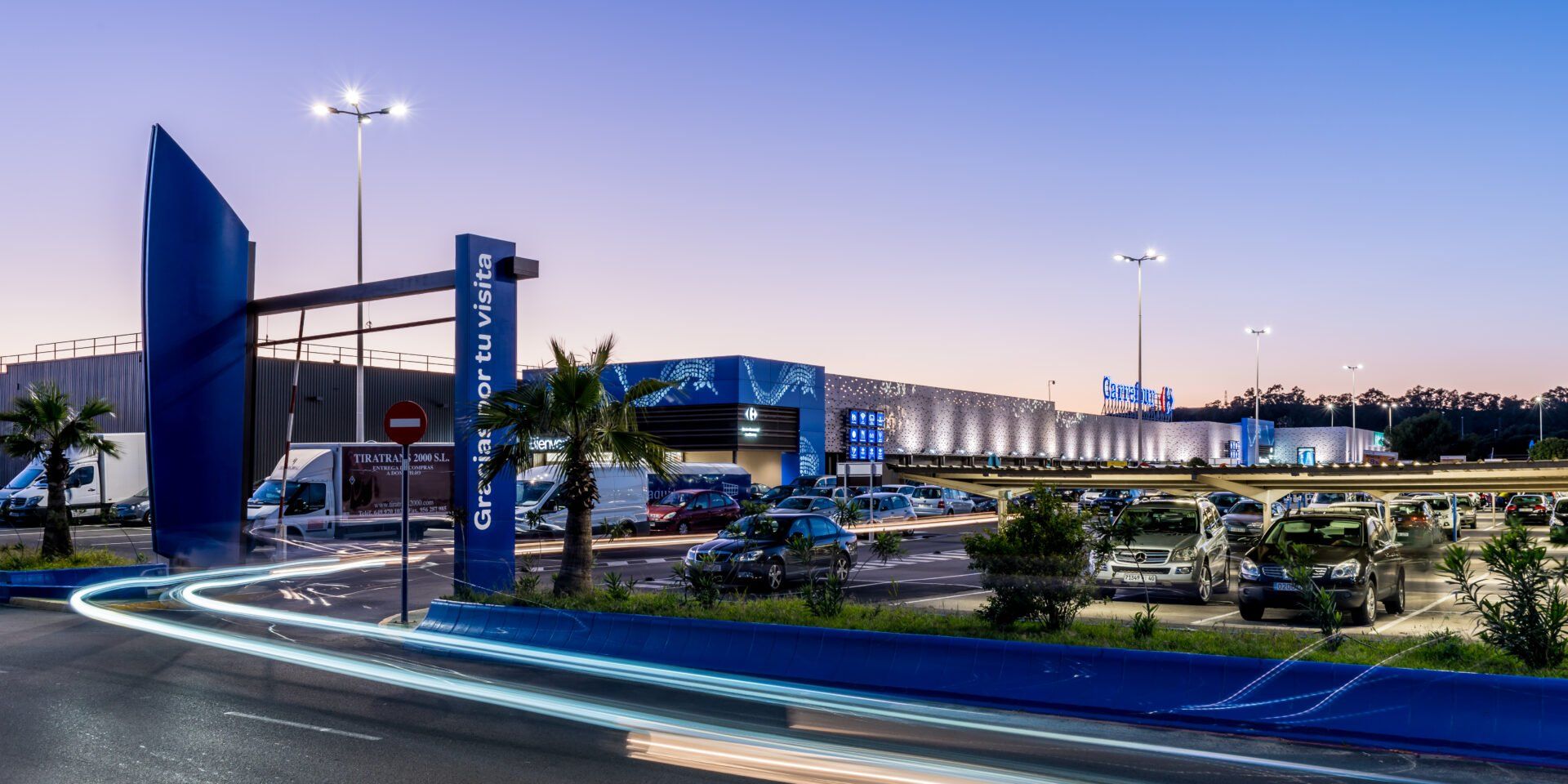 Carrefour-Los-Barrios-Exteriores-Nocturnas-HR-1.jpg